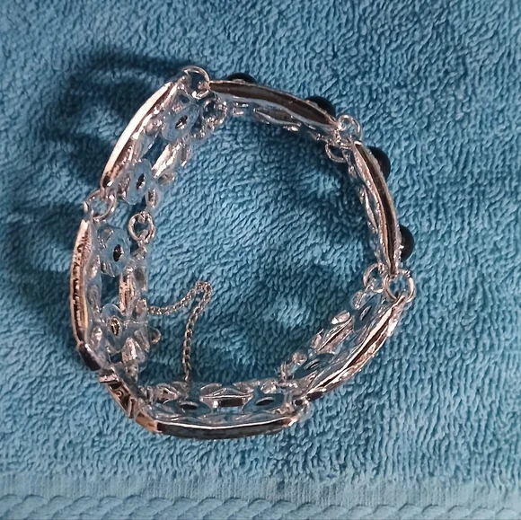 Elegant Silver and Black Crystal Bracelet - Picture 7 of 7